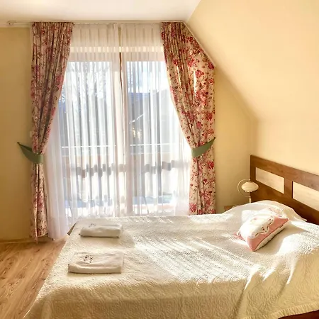 Pod Lipa 2 Bed and Breakfast *
